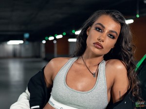 Tóth Andi sodródik az árral és építi magát