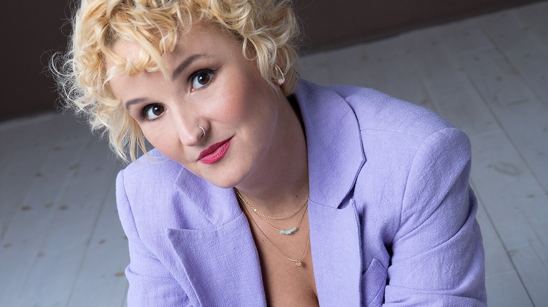 Puskás Panni új könyve olyan témákat boncolgat, amik mélyen érintenek egy fontos európai problémakört, a menekültválság lényegében megoldatlan problémáját