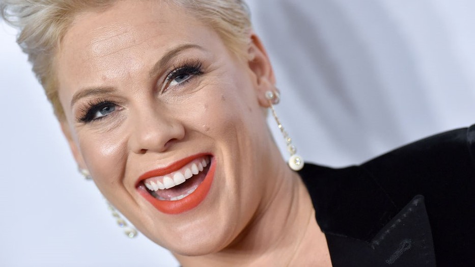 Pink felkarolta nőiességét meztelen fotójával