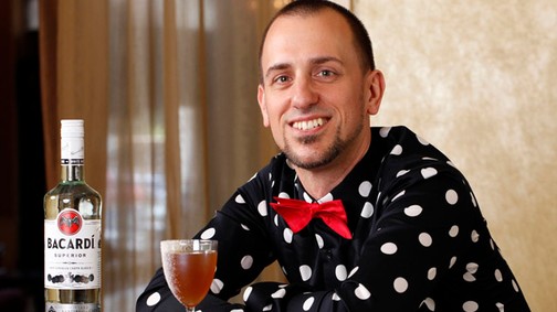 Mesterien keveri a koktélt!