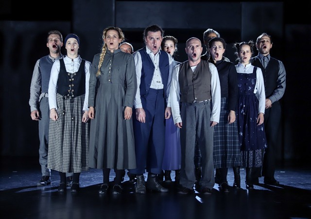 ˝Örömet okoz, ha a színjátszáson keresztül megfogalmazhatom, ami érdekel˝- Bata Évával beszéltünk