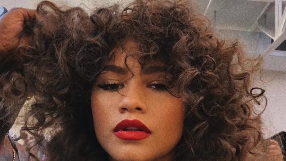 A természetestől a laza hullámosig, íme a legjobb göndör hajak a sztároktól