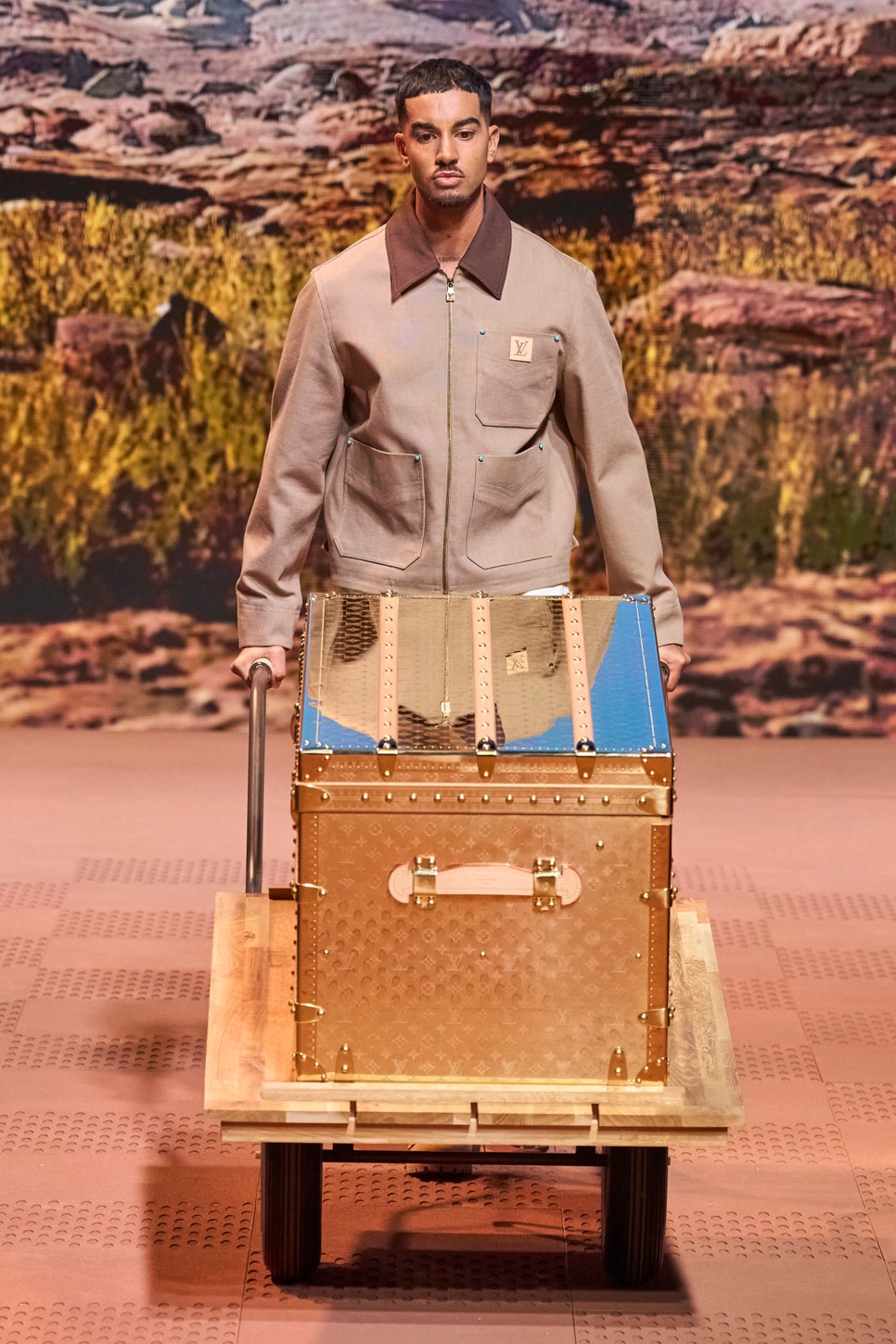 A Louis Vuitton a Carhartt kabátnak tiszteleg  2024-es őszi-téli kollekciójában