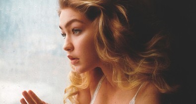 Vonatban meztelenkedik a divatvilág egzotikus kedvence