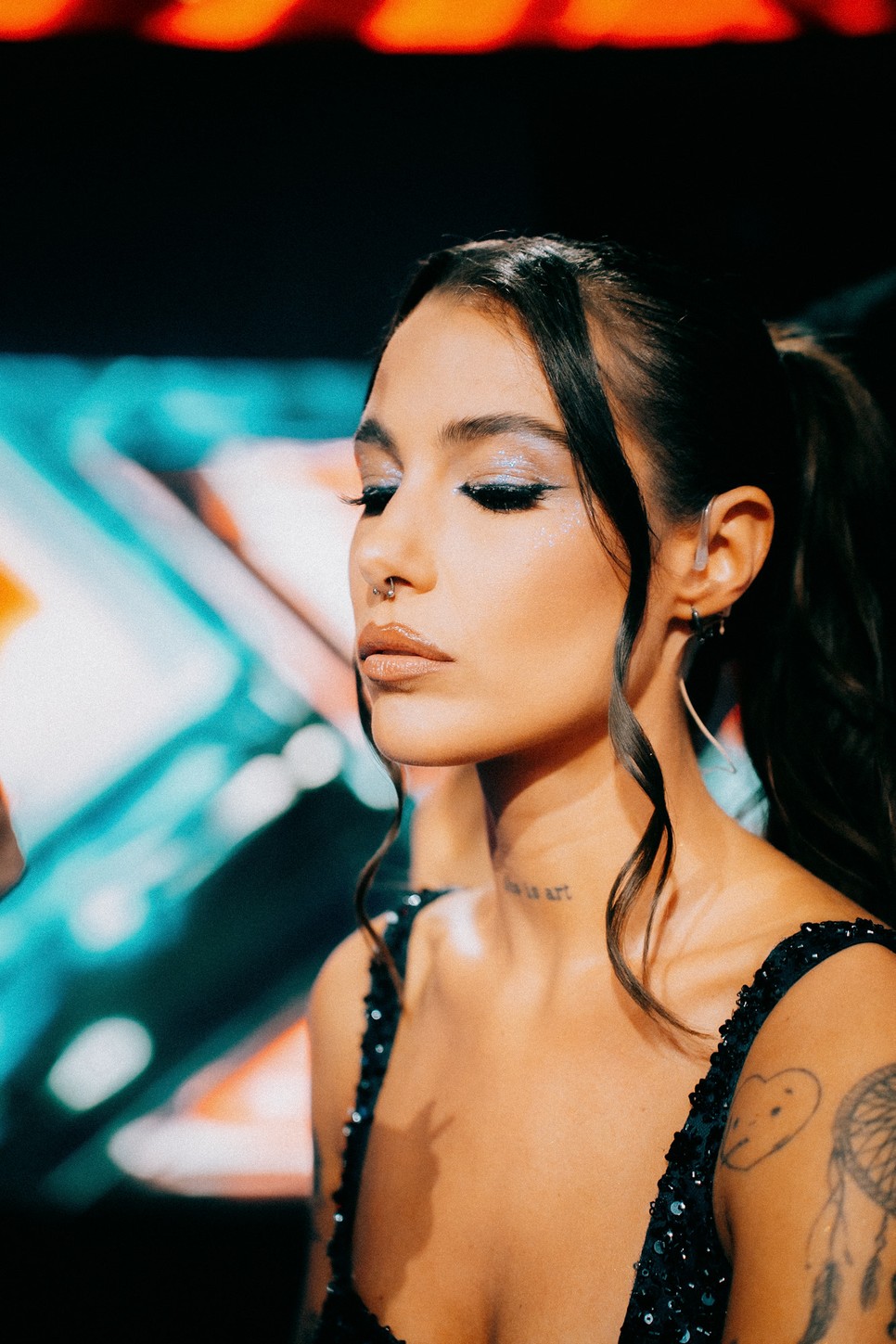 Tóth Andinak nemcsak a ruhája, a sminkje is ragyogott