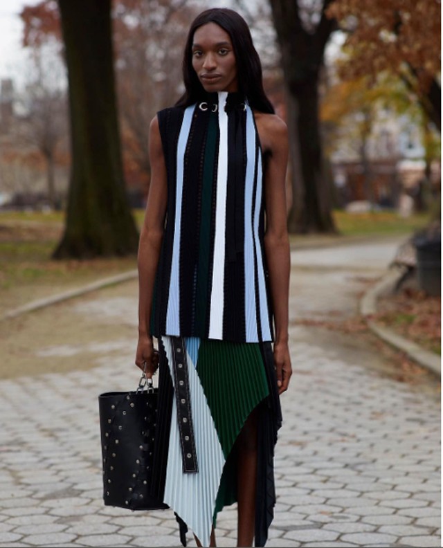 A Proenza Schouler transzenmű modelleket foglalkoztat új lookbook-jában