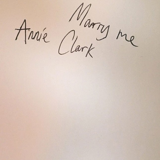 Cara Delevingne a lehető legromantikusabb módon kérte meg a barátnője kezét