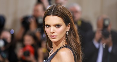 Kendall Jenner videóján nevet a fél világ. A ruha gyönyörű, de lehet, hogy enyhén szűk