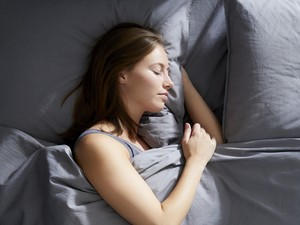 A jó alvás tényleg az alvópózon múlik? Íme a válasz