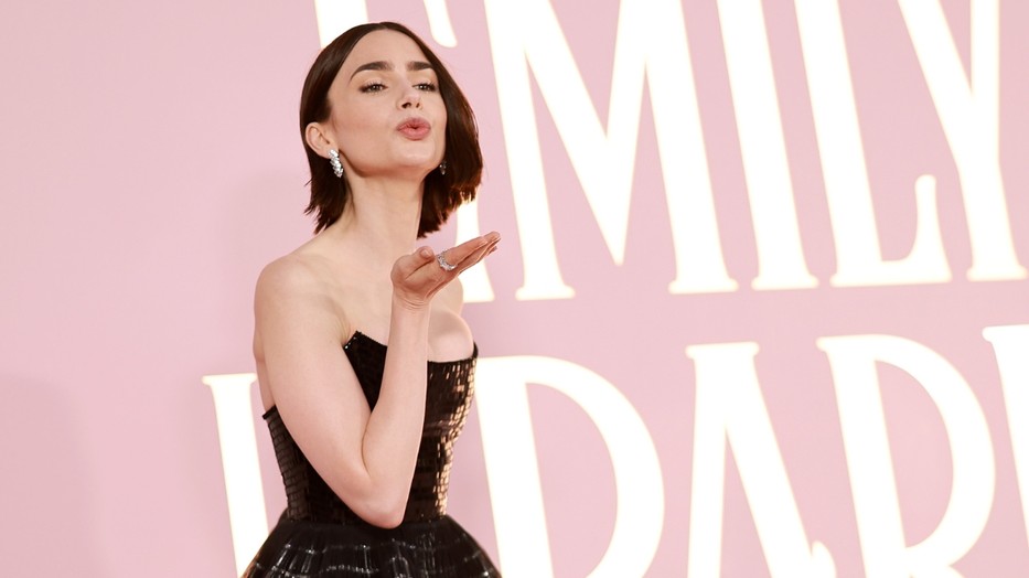 Ez a titka az Emily Párizsban főszereplőjének, Lily Collins ragyogó bőrének