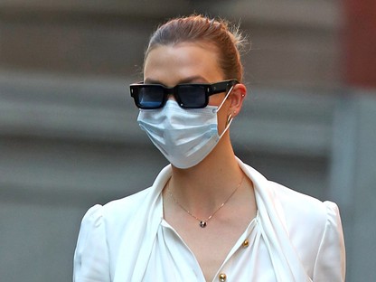 Karlie Kloss olyan stílusosan viseli a maszkot, mint senki más