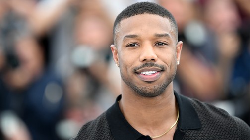Michael B. Jordan kampánya olyan szexire sikerült, hogy bocsánatot kért az anyukájától