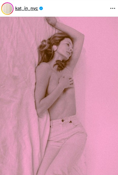 Mihalik Enikő félmeztelen fotója egyszerre művészi és pikáns