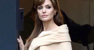 Angelina Jolie nem vonult nyugdíjba, egy misztikus thrillerben kapott szerepet