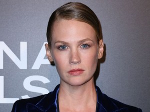 Ez nem akármilyen dekoltázs a sorozatsztár szőkeségtől