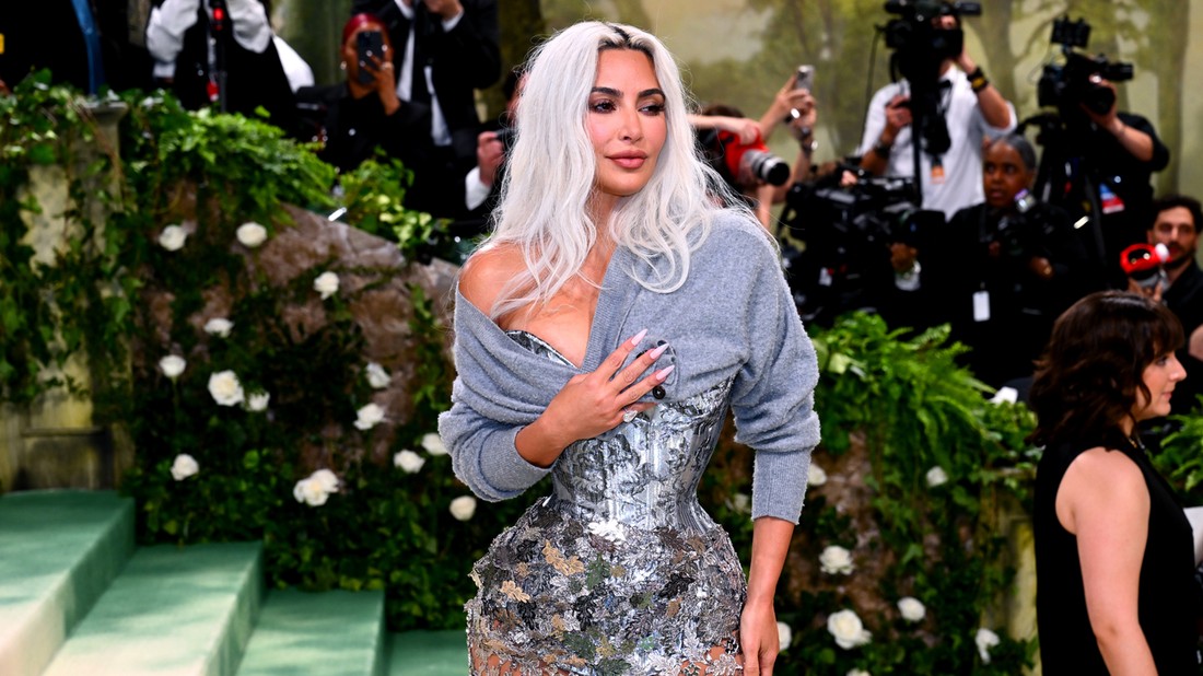 Kim Kardashian is kipróbálta már a Drakula arckezelést