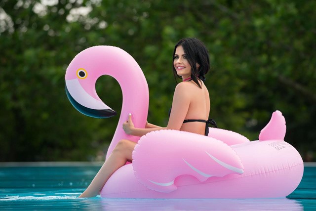 Bombaformában strandol Lola!