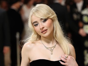 Sabrina Carpenter rövid hajra váltott, ezzel a frizurával is álomszép