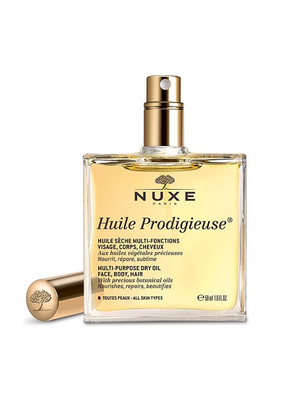 *Biró Aliz, szépségrovatszerkesztő-asszisztens*Huile Prodigieuse többfunkciós szárazolaj NUXE 4990 Ft/50 ml (99,8 Ft/1 ml)A Nuxe multifunkciós olaját évek óta mindig újra veszem. Egyrészt mert nagyon jól hidratál anélkül, hogy olajos érzetet hagyna maga után, másrészt az illata elképesztően finom, meleg, gazdag, mégsem túl tolakodó. Annyira szeretem, hogy a hozzá tartozó parfümöt is beszereztem már. Ráadásul praktikus fújós csomagolásban van, így nem lesz minden olajos, mire bekenem magam.