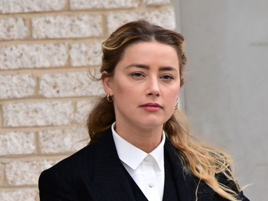 Amber Heard gyönyörű fotóval jelentette be, hogy a legnagyobb titokban ikrei születtek