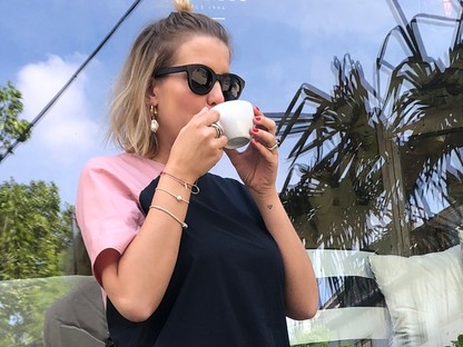 Ott Anna Budapest egyik legjobb kávézójában indítja a hetet