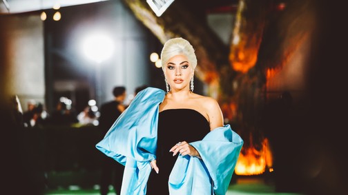 Lady Gaga új csavart adott a kis feketének