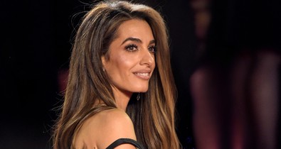 Amal Clooney álomszép estélyiben bizonyította be, hogy a kevesebb néha több