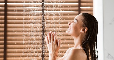 Ezért ne pisilj soha, semmilyen körülmények között zuhanyzás közben