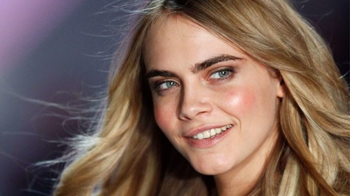 Cara Delevingne bolondos tincsei