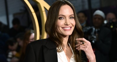 Crop top 45 felett? Angelina Jolie megmutatja, hogyan csináld sikkesen