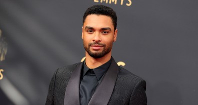 A hercegtől elolvadunk, de itt vannak a további legjobban öltözött pasik a 2021-es Emmy gáláról