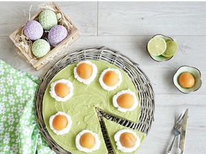 Tükörtojások a füvön- azaz lime-os-avokádós, mindenmentes torta sárgabarackkal