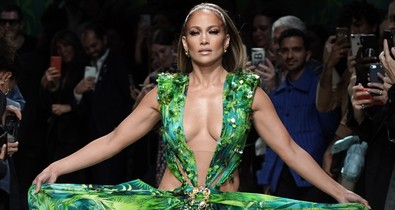 10+1 pucérruha Jennifer Lopeztől, amiken a mai napig nem tudjuk túltenni magunkat