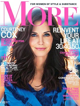 Courteney Cox, a Jóbarátok egykori sztárja épp 50 éves, de népszerűsége ma is kitart: vonzerőt jelent a magazinolvasók számára. Azt mondja, elfogadja az öregedést, de azért vannak tippjei: az idő múlásával több mozgás, több folyadék, több alvás, több masszázs kell, hogy a test aktív maradjon. 