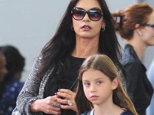 Catherine Zeta-Jones és 15 éves lánya mintha ikrek lennének ezen az új fotón