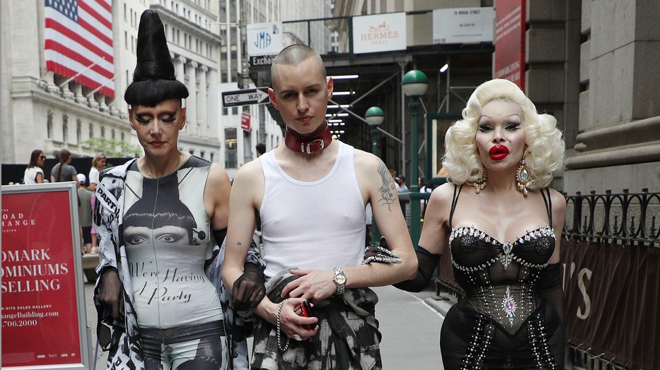 A szörnyű valóságról szólt a Balenciaga Resort 2023 kollekció - És egy Adidas kollaborációról