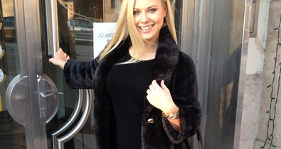 Gyönyörű fitneszversenyző, és nézd milyen sikkes!