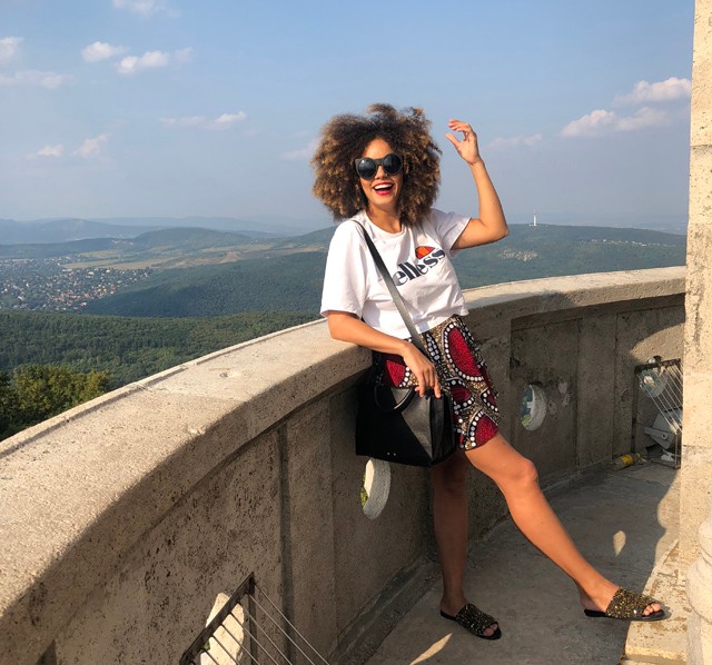 Vagány és különleges szettben kirándult ma Bianca