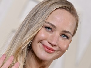 Jennifer Lawrence meztelencipője a legjobb és a legrosszabb dolog, ami valaha történt a divattal