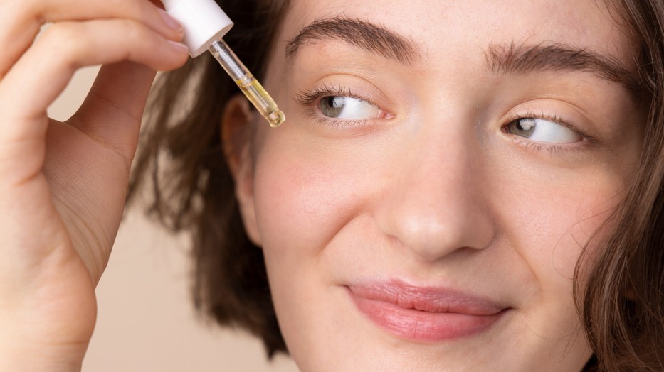 A niacinamide szérum rendkívül sokoldalú hatóanyagként funkcionál