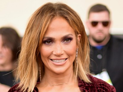 Jennifer Lopez kenterbe veri Rapunzelt ezzel a hajkoronával