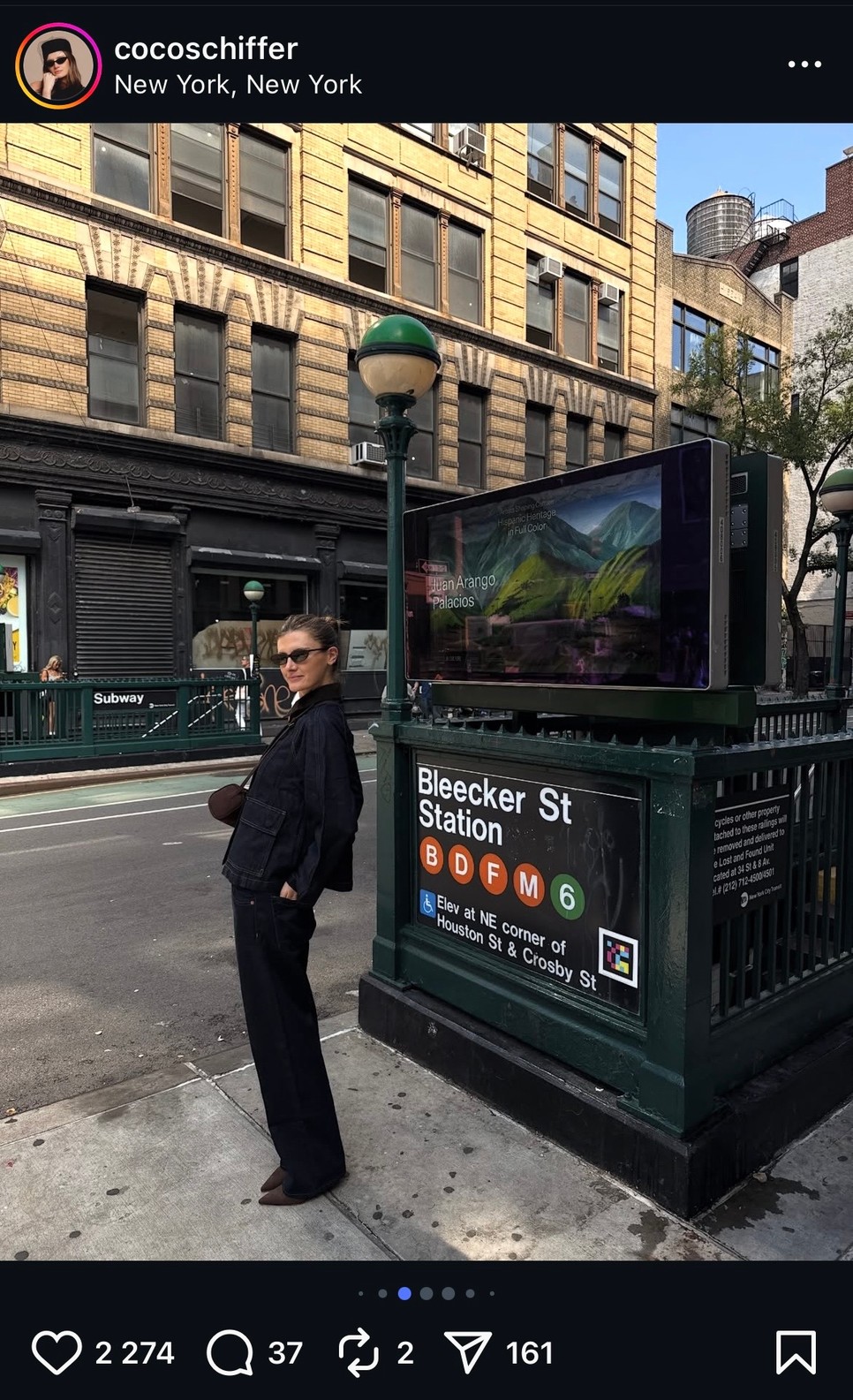 A sötét farmerek újfajta sikket hoznak most az öltözködésbe