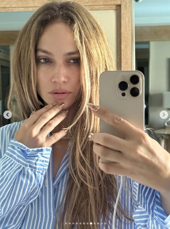 Jennifer Lopez smink nélküli szelfije 56. születésnapján