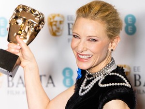 Az ötven pluszos nők nem láthatatlanok, hanem gyönyörűek, és joguk van kitűnni - a vörös szőnyegen is