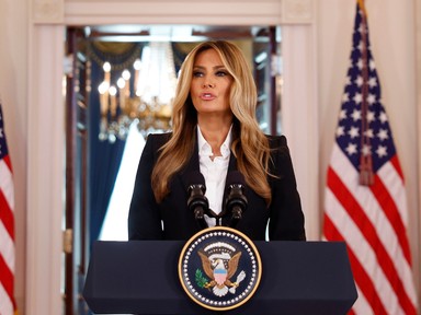 Melania Trump arcpirító ruhában ragyogott, csak úgy vonzotta a tekinteteket a first lady