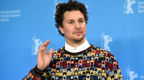 Elolvadunk: Nagy Ervin gyönyörű fotón öleli magához ikerlányait