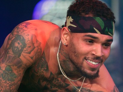 Az újabb áldozat: már hivatalosan is ő Chris Brown új barátnője