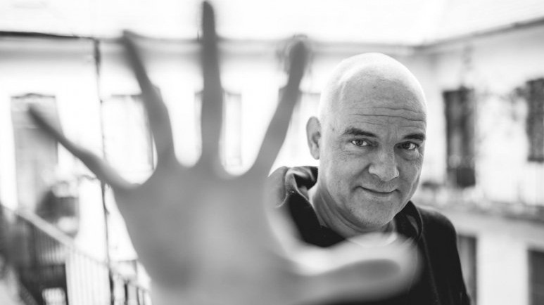 Meghalt egy ikon! Dj Palotai a Kobuczi kert fotóján