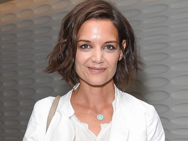 Katie Holmes mellbimbóira rossz hatással van a gravitáció