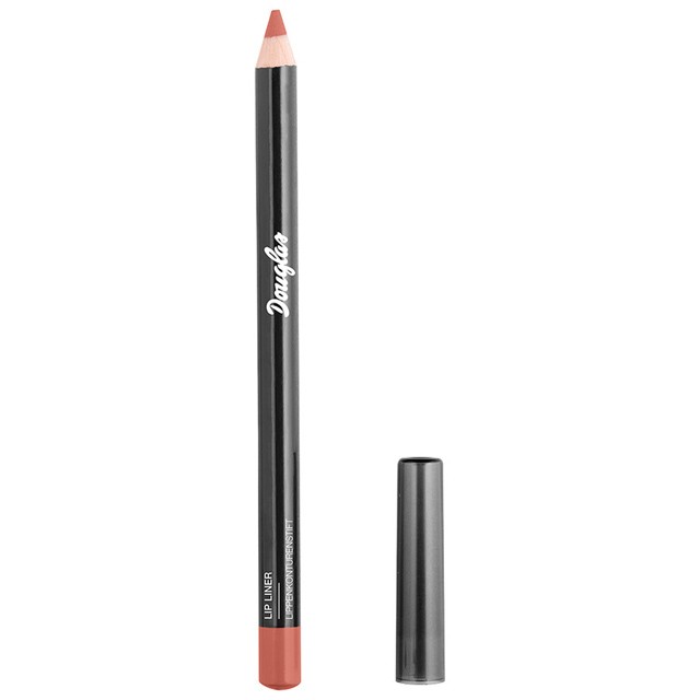 Mítosz: Az ajakceruza öregít. Igazság: Két típusú nő létezik a világon: akik szeretik az ajakceruzát, és akik nem. Ez a szeretet-gyűlölet kapcsolat végigkíséri a ceruzákat a 80-as, 90-es, de még a 2000-es éveken is. Ha túl sötét vagy kimész a vonalból, könnyen kisiklik a sminkművelet, türelem kell hozzá, akár a szemhéjtushoz. Egy természetes árnyalatú ajakceruza viszont igazi tettes társ a dús, fiatalos és formás ajkak elérésénél. Válassz egy színt, ami megegyezik az ajkaid természetes tónusával vagy azzal a rúzzsal, amit utána szeretnél használni. A mi választásunk: Lip Liner ajakkontúr ceruza DOUGLAS MAKE-UP 2490 Ft